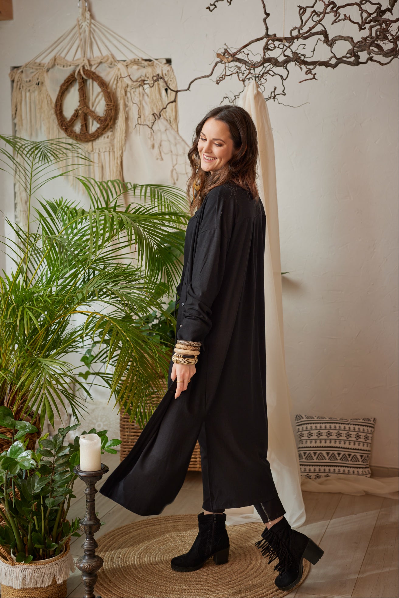 Schwarzes Stretch Midi Kleid von AURA D’AMOR – limitierte Edition, vielseitig tragbar als Kleid, Bluse oder Cardigan, Boho Ibiza Style, One Size Allrounder, elegant & casual kombinierbar