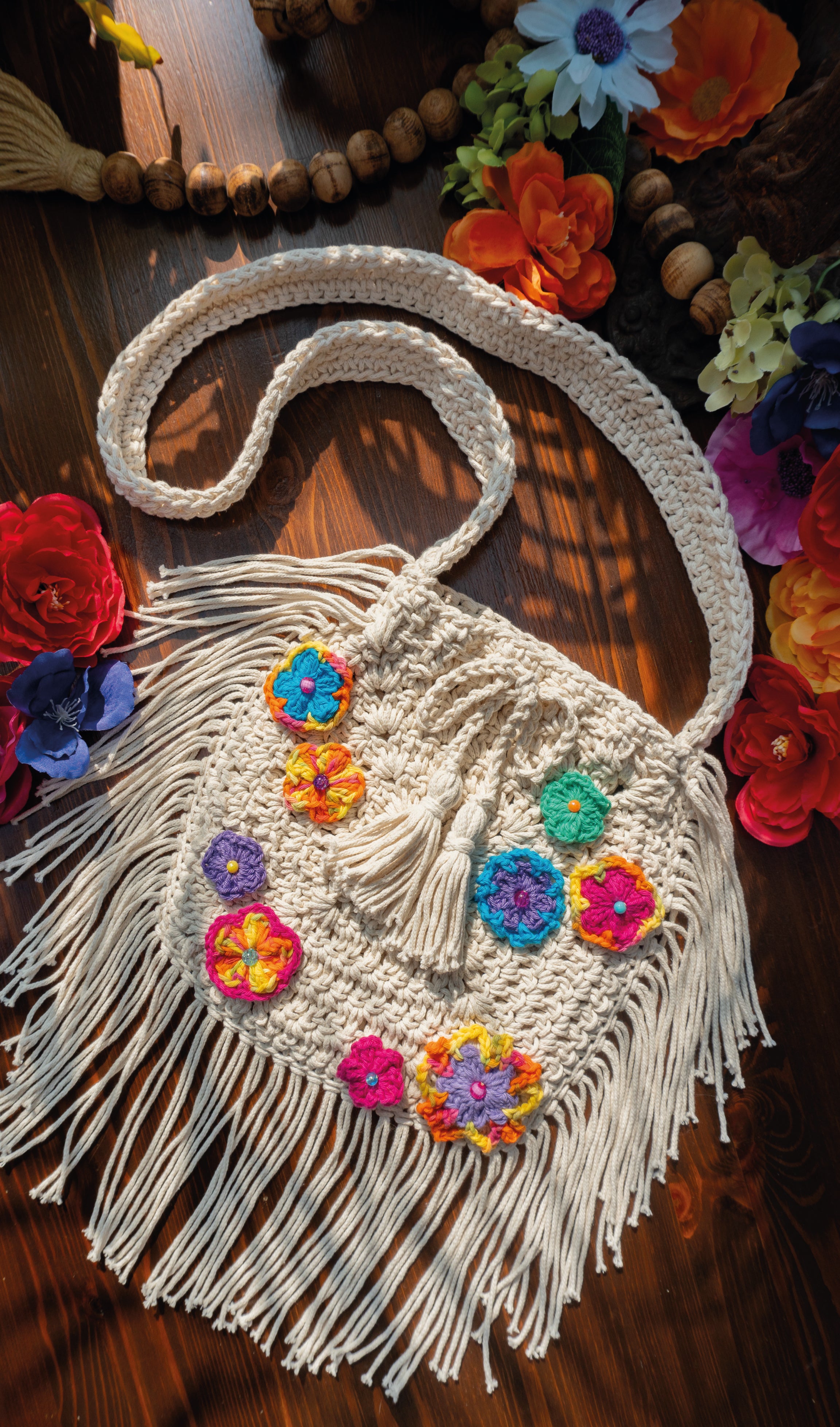 bunte haekeltasche mit blüten