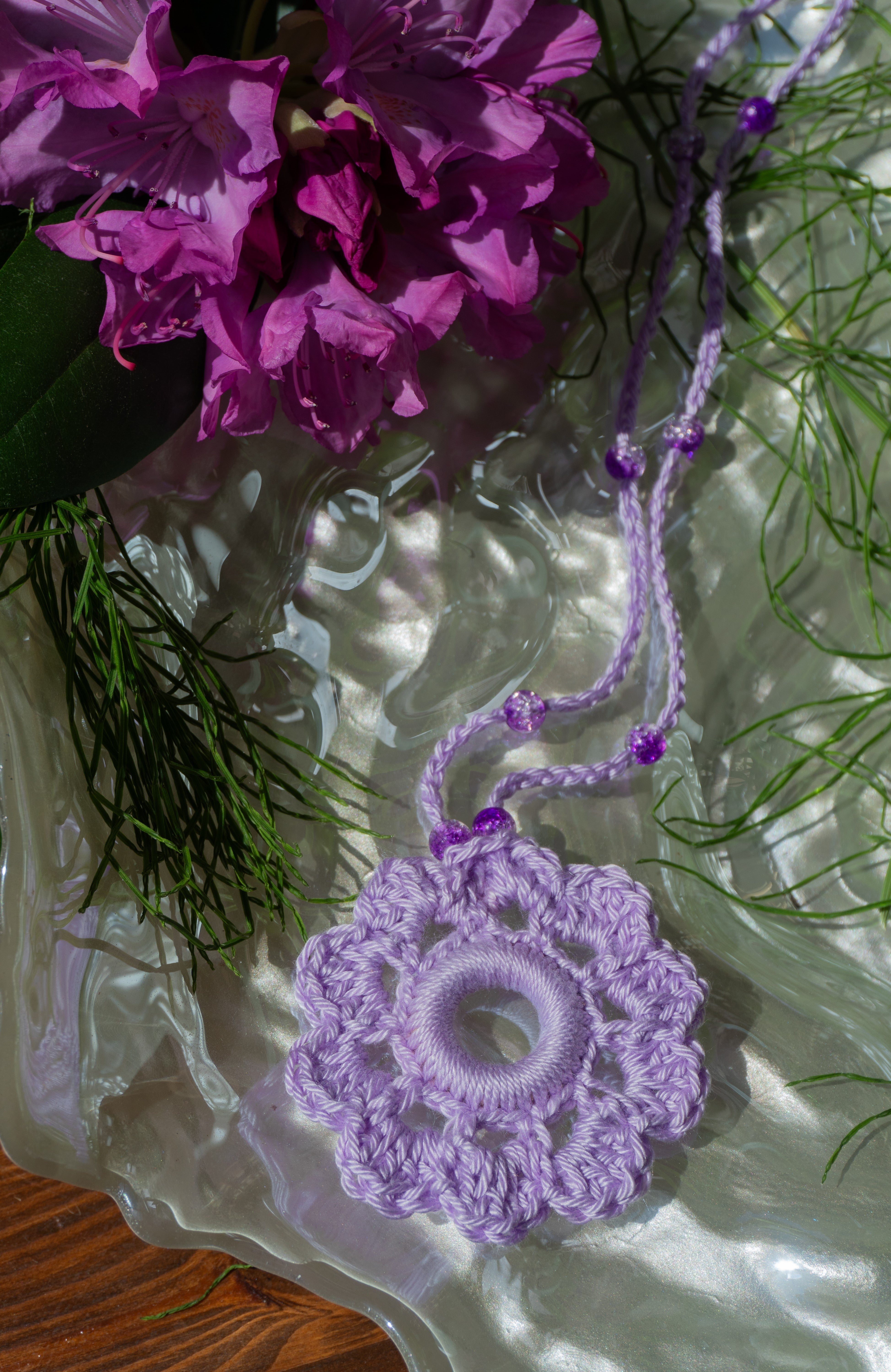 Häkelkette Pastell Flieder Lila mit Perlen Blumen Anhänger Sommer Accessoire Damenschmuck Schmuck Boho Style