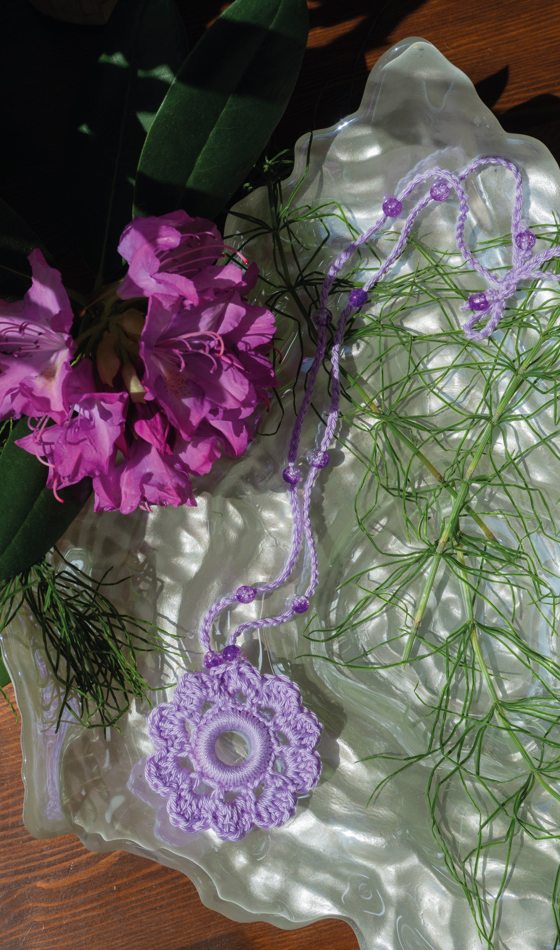 Häkelkette Pastell Flieder Lila mit Perlen Blumen Anhänger Sommer Accessoire Damenschmuck Schmuck Boho Style