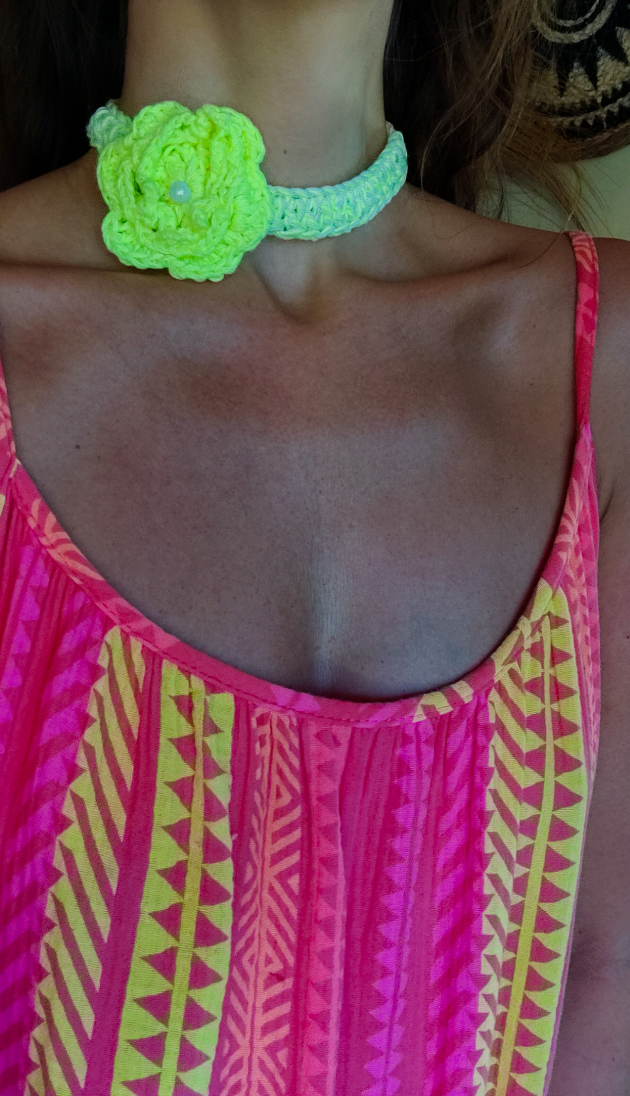 Boho Häkelkette Neon-Gelb mit Rose – Handmade Unikat, als Choker, Armband & Haar-Accessoire tragbar, Ibiza Festival Schmuck