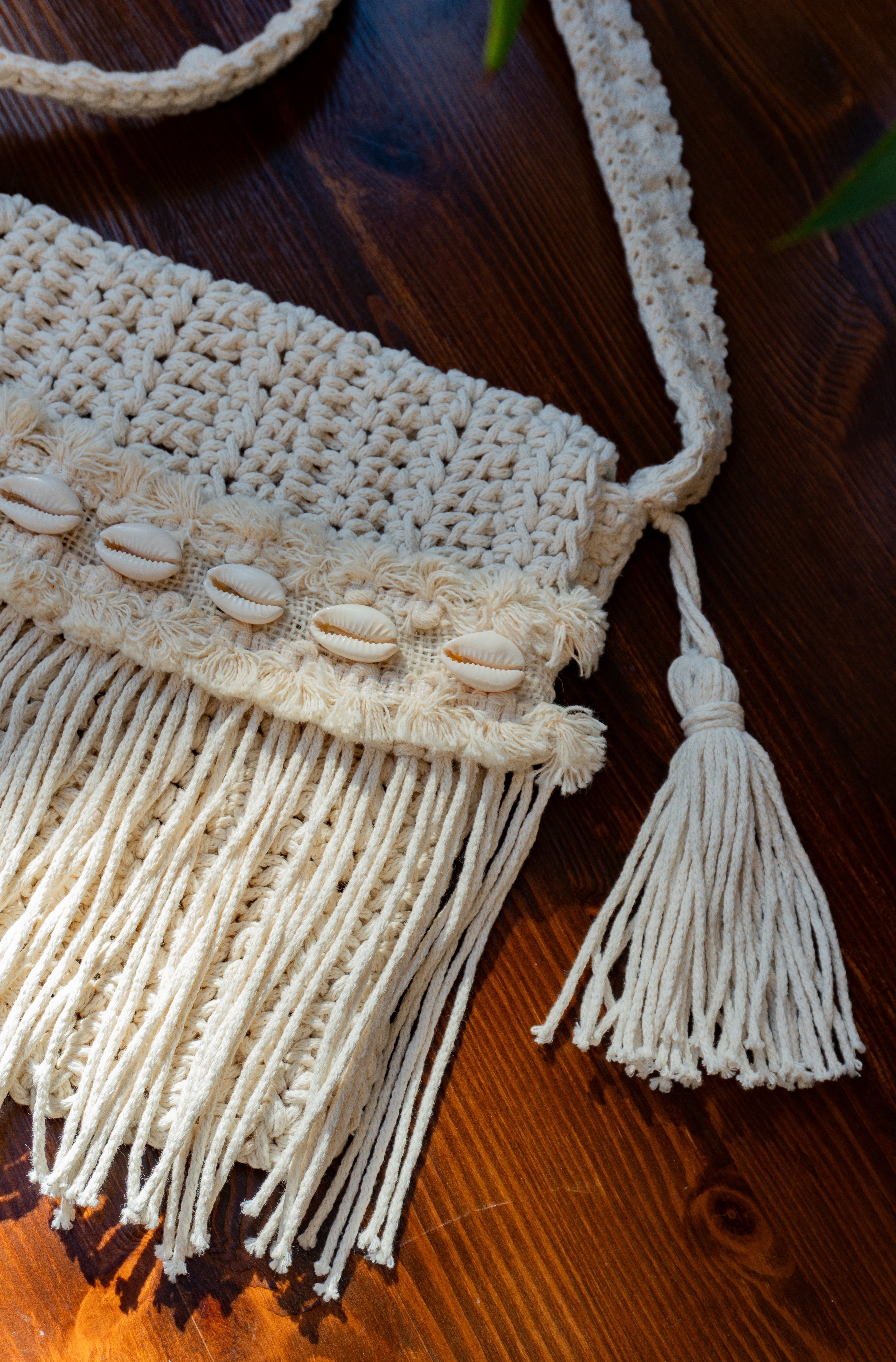 HÄKELTASCHE BEIGE MUSCHELN