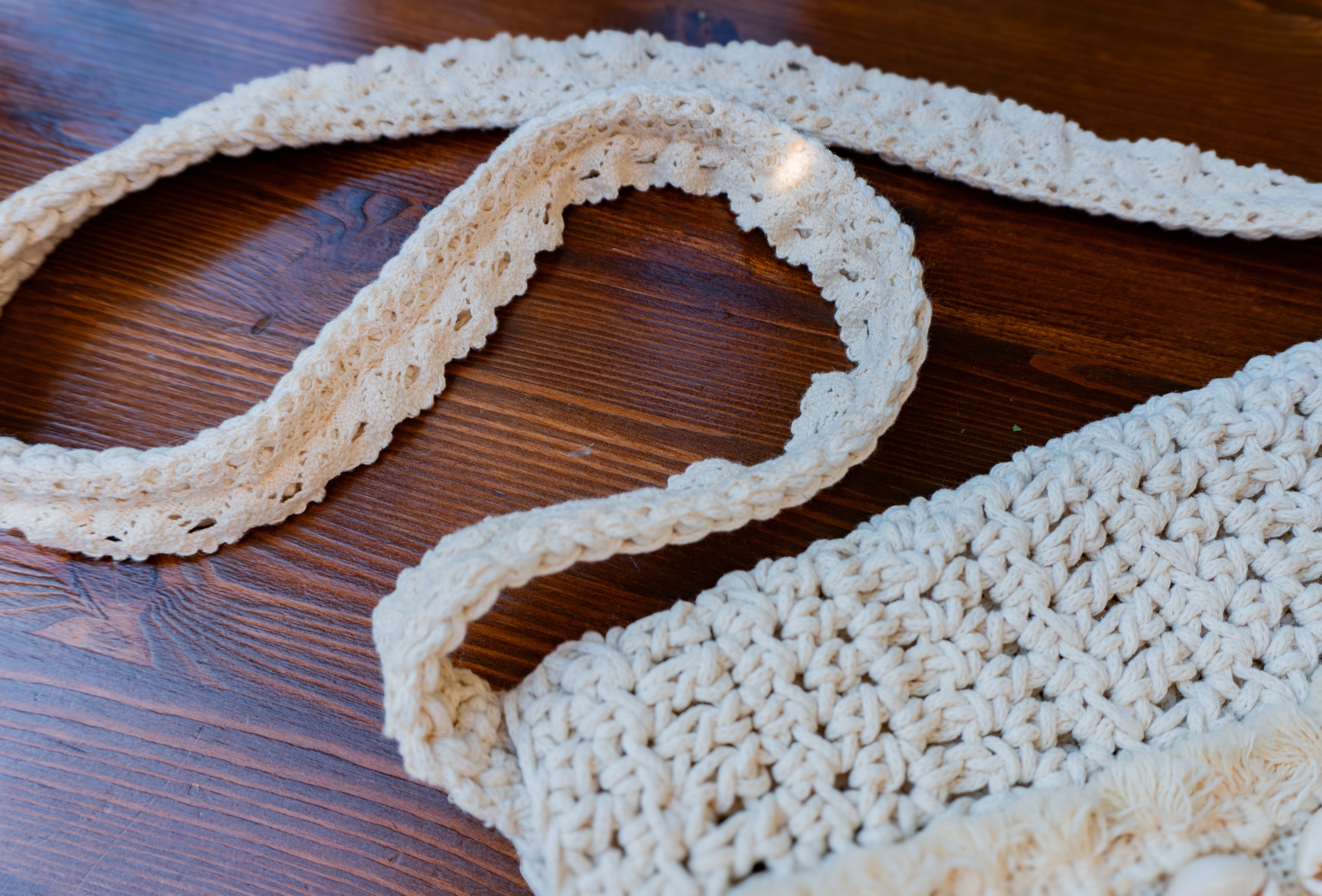 HÄKELTASCHE BEIGE MUSCHELN