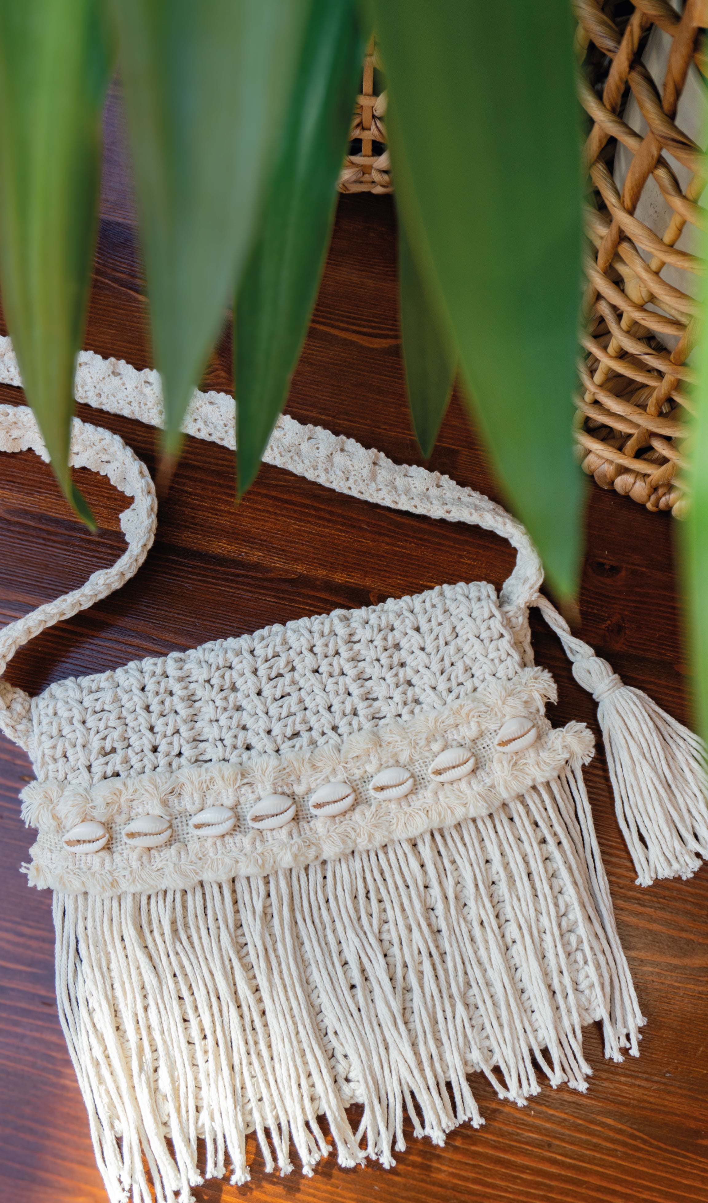 HÄKELTASCHE BEIGE MUSCHELN