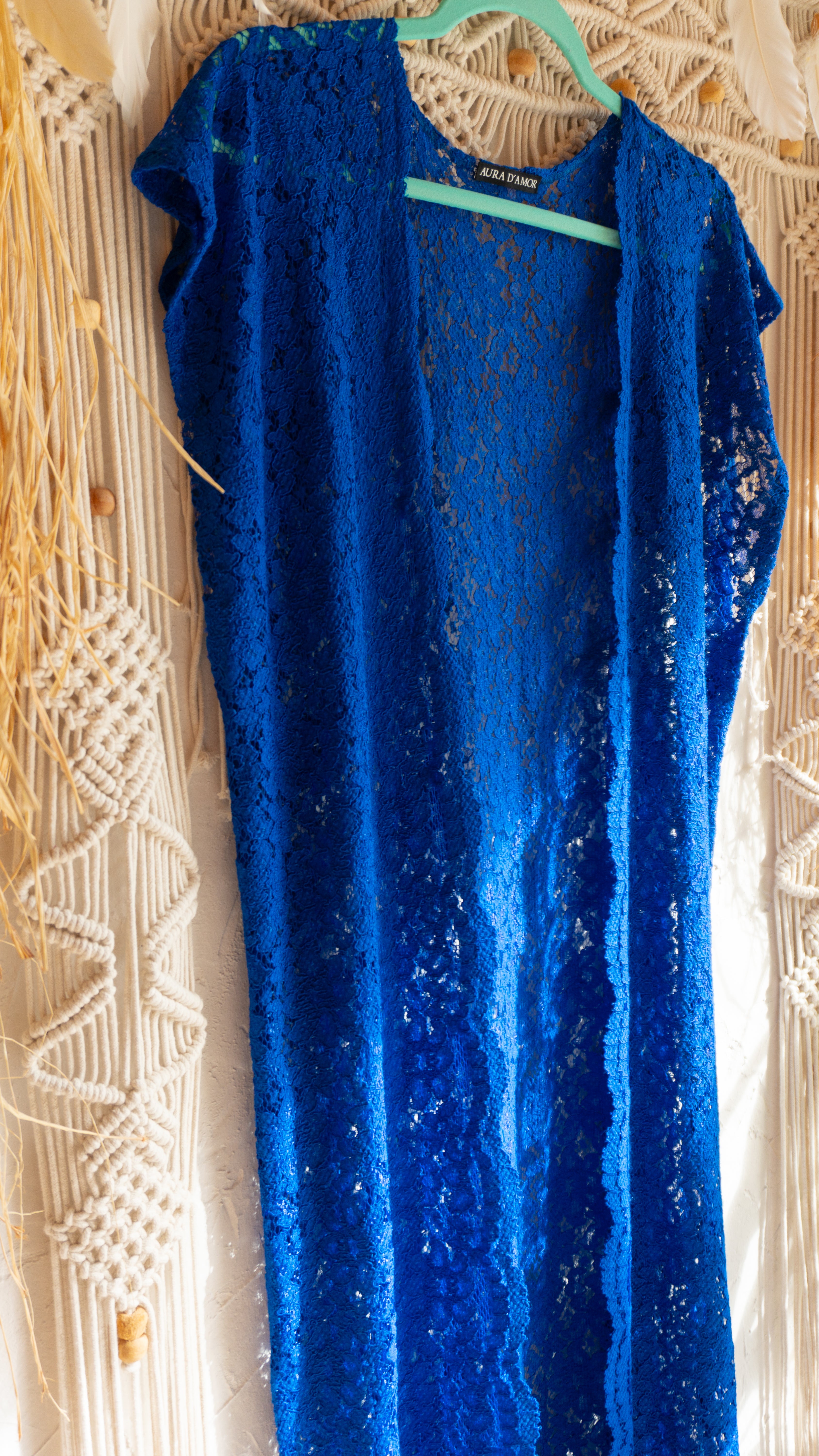 Spitzen Weste Kimono in blau handgefertigt in Deutschland. Exklusiv und limitiert im Bohemian Stil mit Schlitzen an den Seiten und edler Spitzenkante. In Sommerfarben wie mint, pink, blau und edlem schwarz.