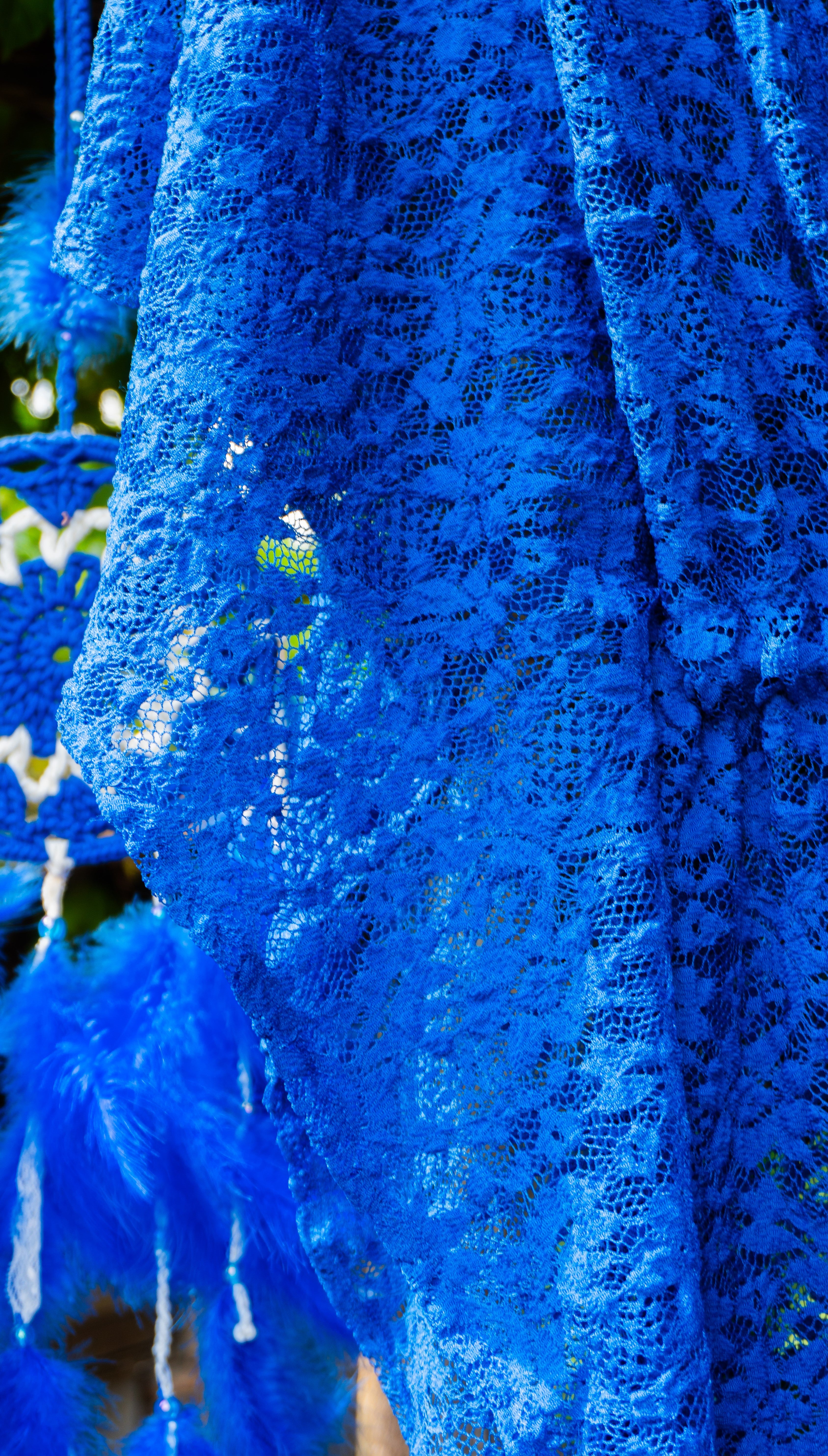 Blumen-Spitze Kimono in königsblau handgefertigt in Deutschland. Exklusiv und limitiert im Bohemian Stil mit Schlitzen an den Seiten und Taillen Raffung Kordelzug. Unikat Design.