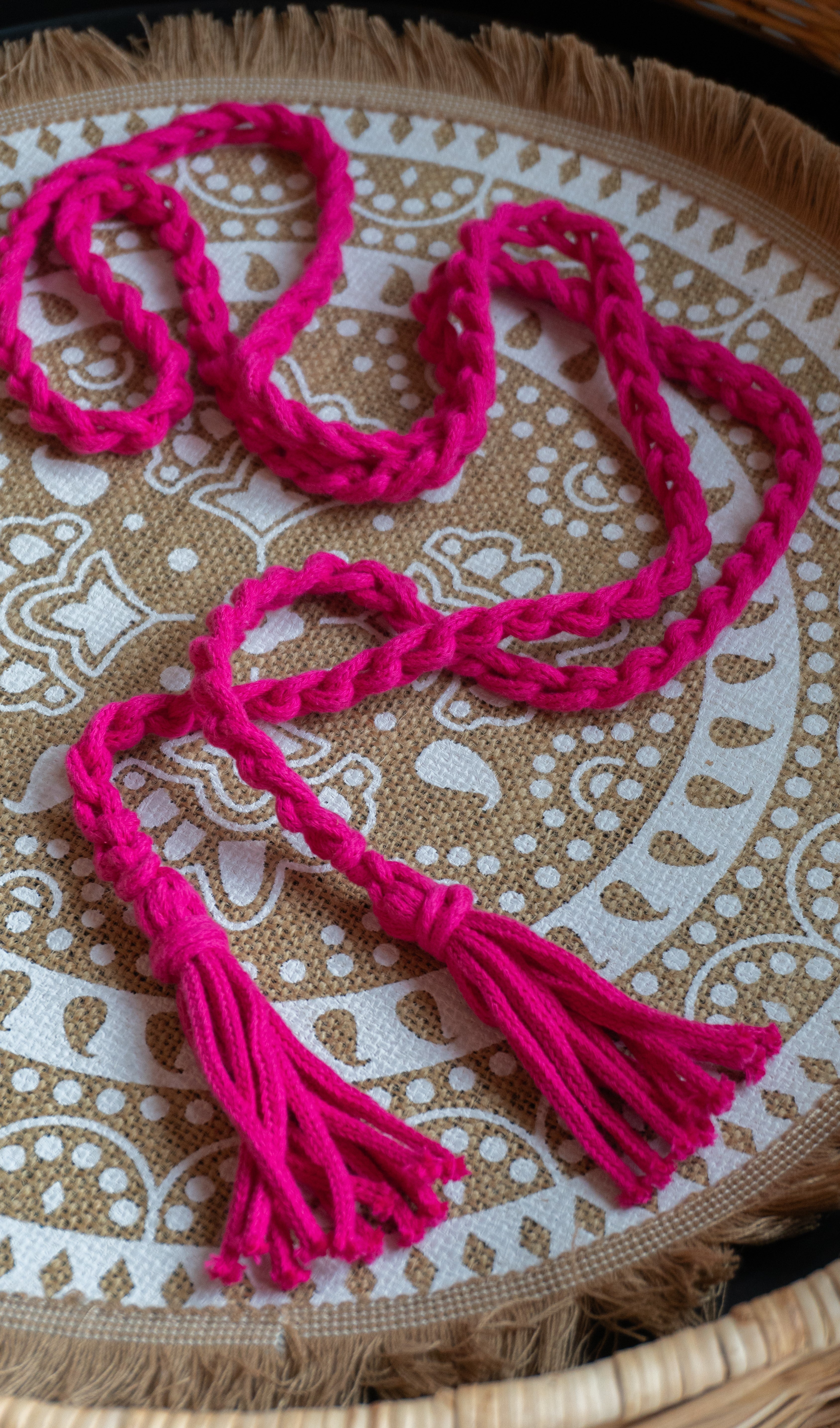 Boho Spitzenweste Pink – Handgemachter langer Kimono-Cardigan aus floraler Spitze, ideal als luftiger Sommer-Überwurf, Festival-Look oder Strand-Cover-Up für Damen.