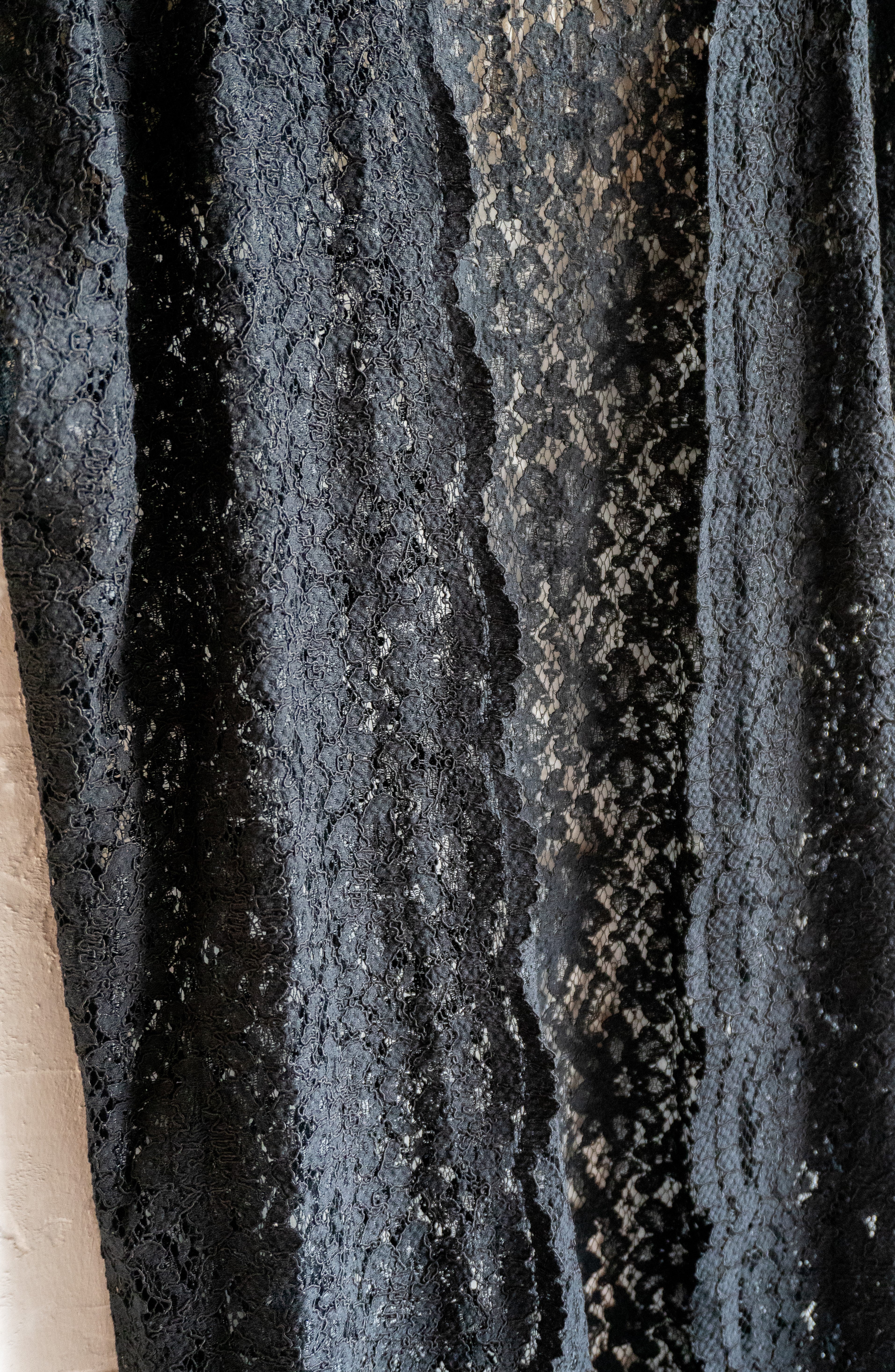 Spitzen Weste Kimono in schwarz handgefertigt in Deutschland. Exklusiv und limitiert im Bohemian Stil mit Schlitzen an den Seiten und edler Spitzenkante. In Sommerfarben wie mint, pink, blau und edlem schwarz.