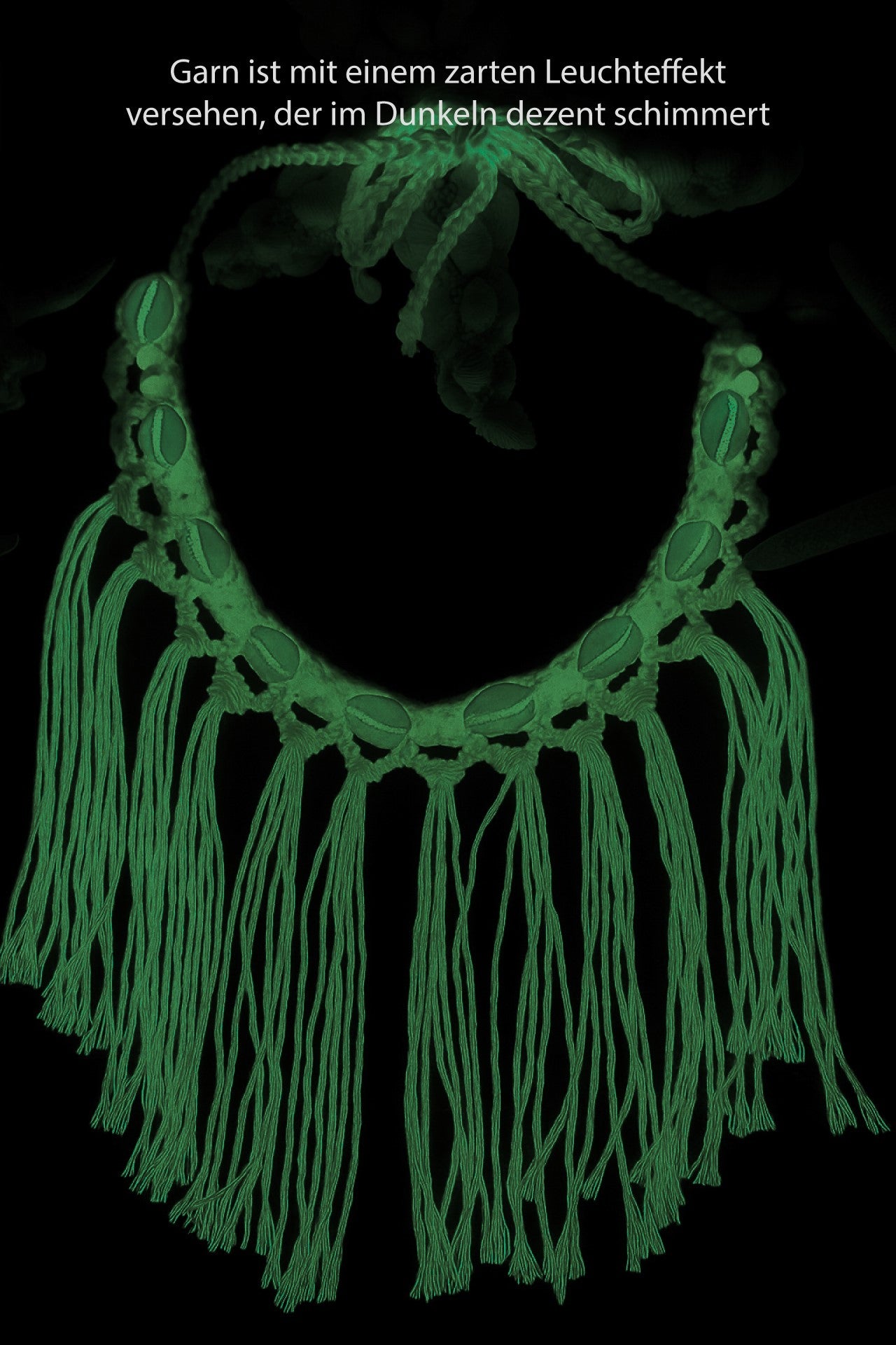 Handgemachte Hellmint Boho-Häkelkette mit Fransen, Muscheln & Perlen – maritimer Ibiza-Style, sommerlicher Schmuck.