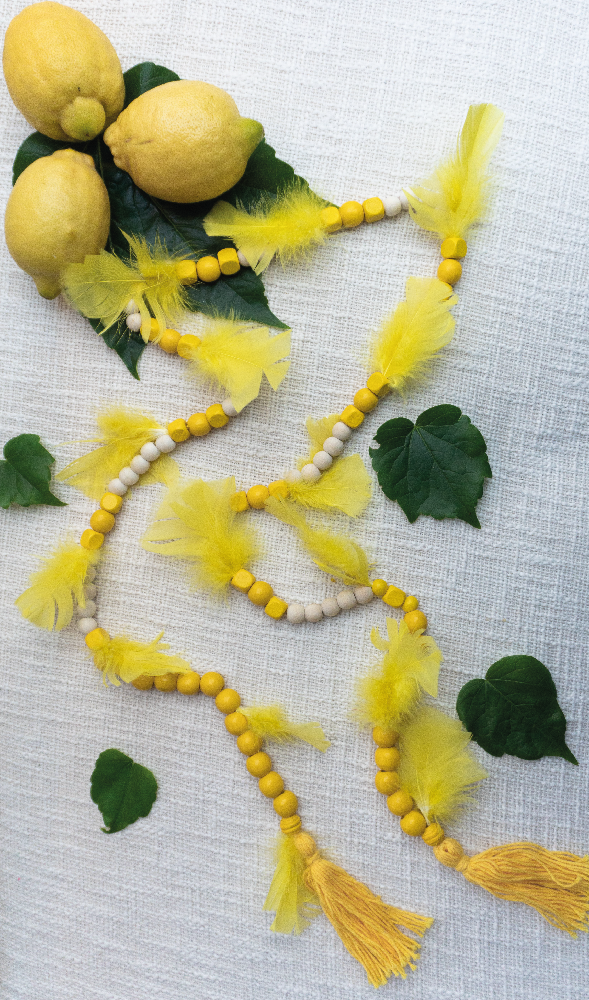 DEKO HOLZPERLEN KETTE ZITRONE