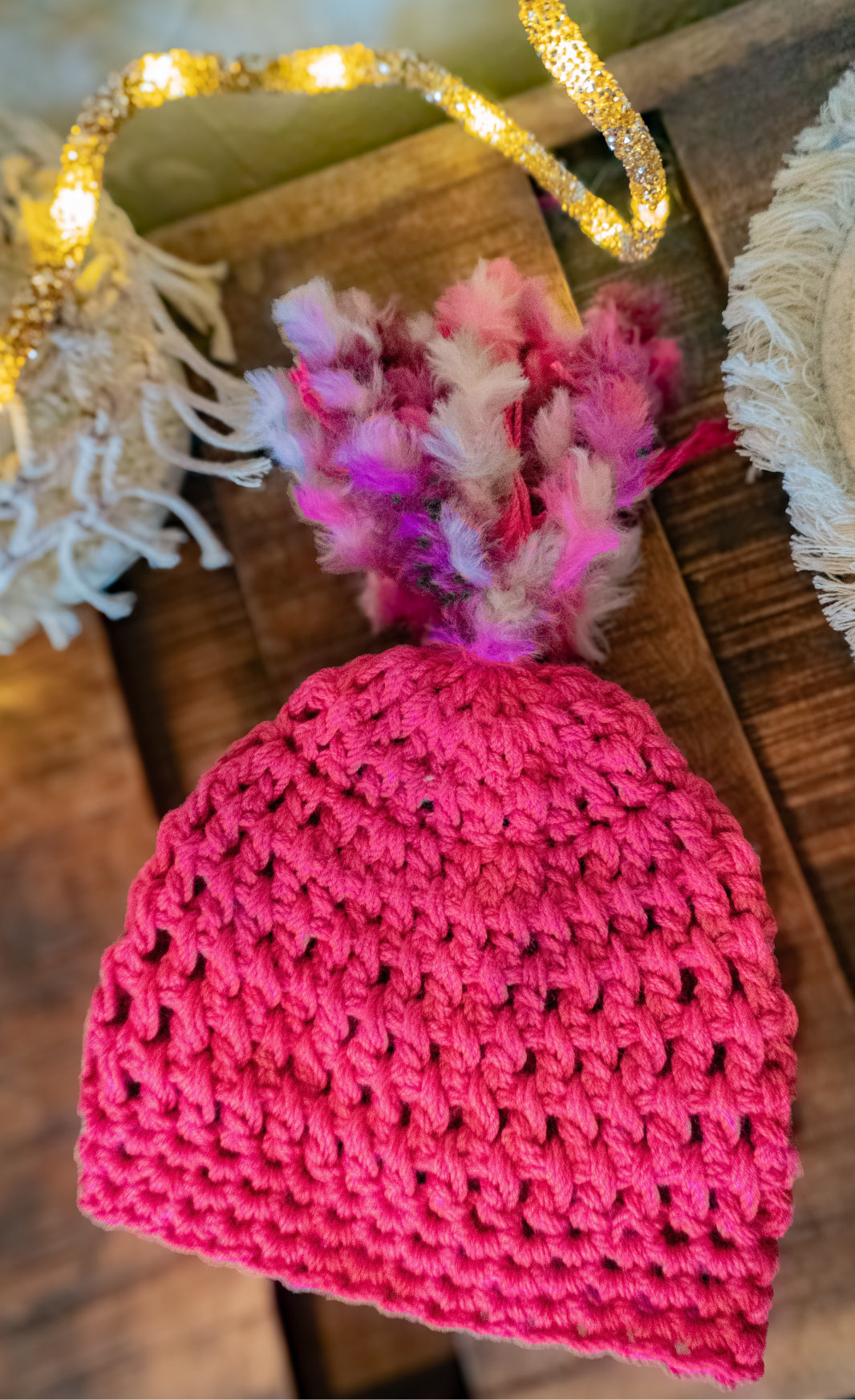 Handmade Boho Kinderkleidung – Häkelweste & Häkelmütze Set in Rosa Pink Pastell