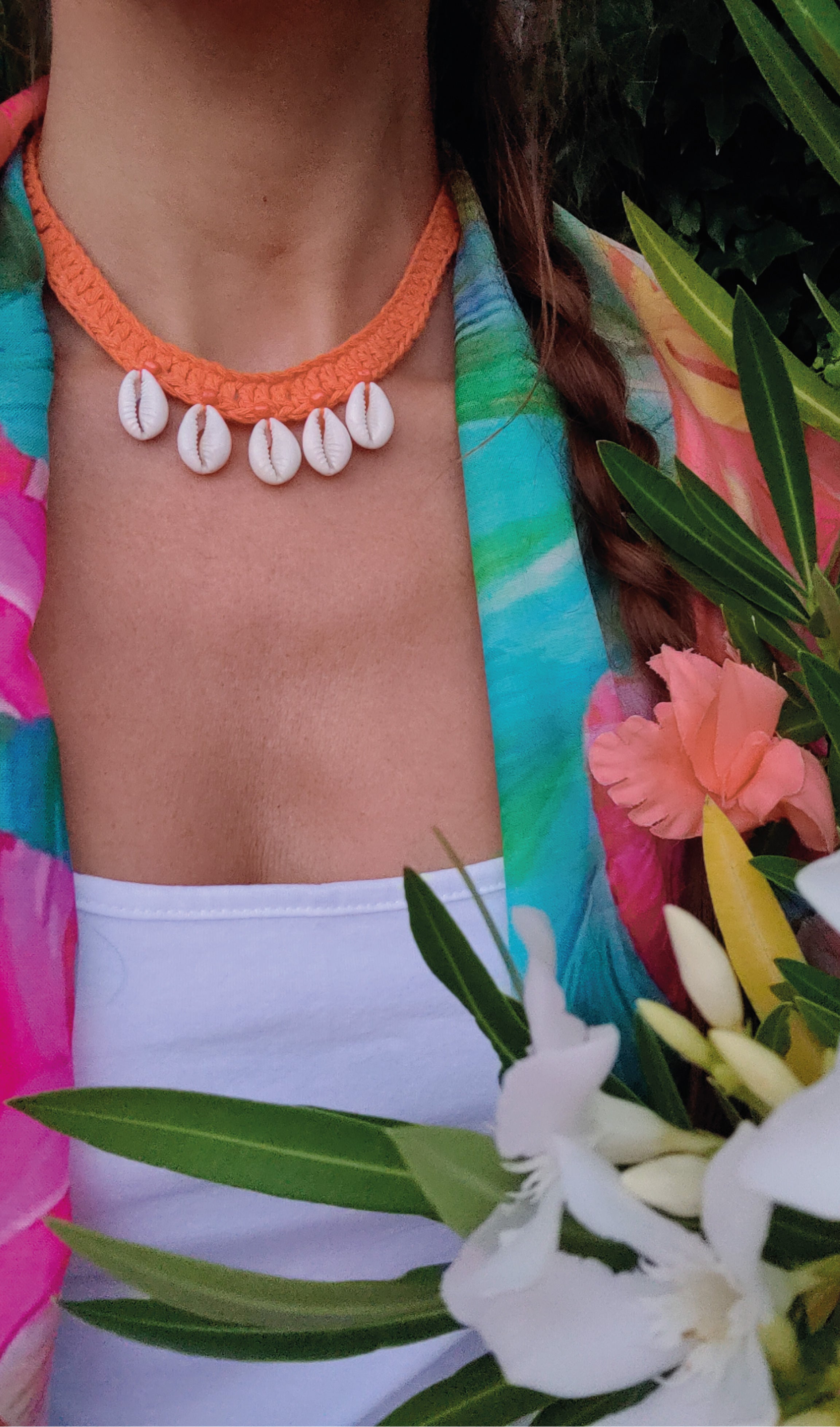 Sommer-Häkelkette im knalligen Orange mit Muscheln "Sol Naranja"