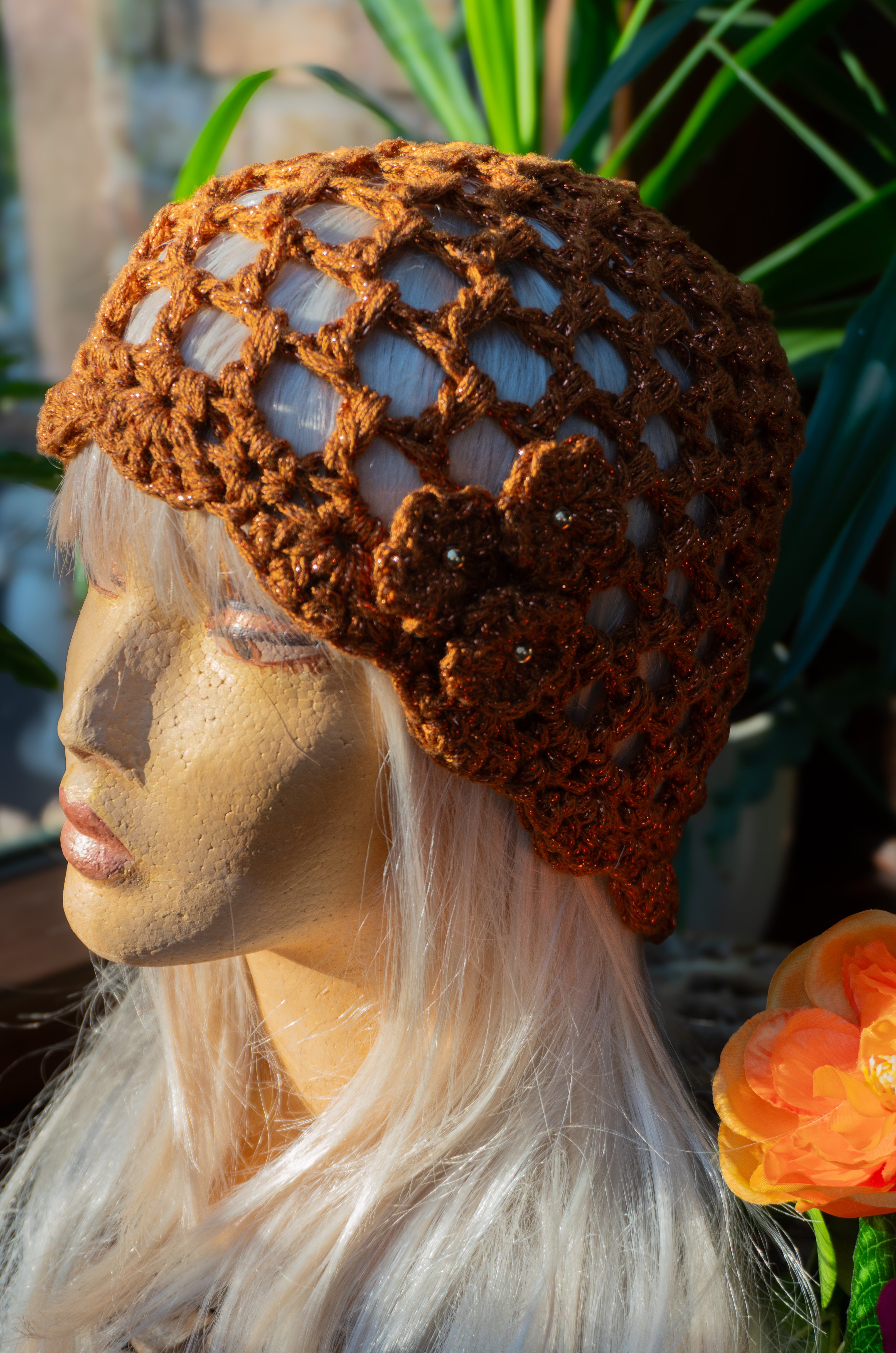 GORRO DE VERANO A GANCHILLO BRONCE METALIZADO