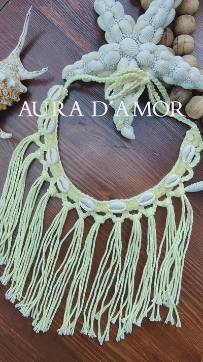 Handgemachte Boho Häkelkette in Butter-Yellow mit Fransen, Muscheln & Perlen – Unikat Sommerschmuck im Ibiza-Style