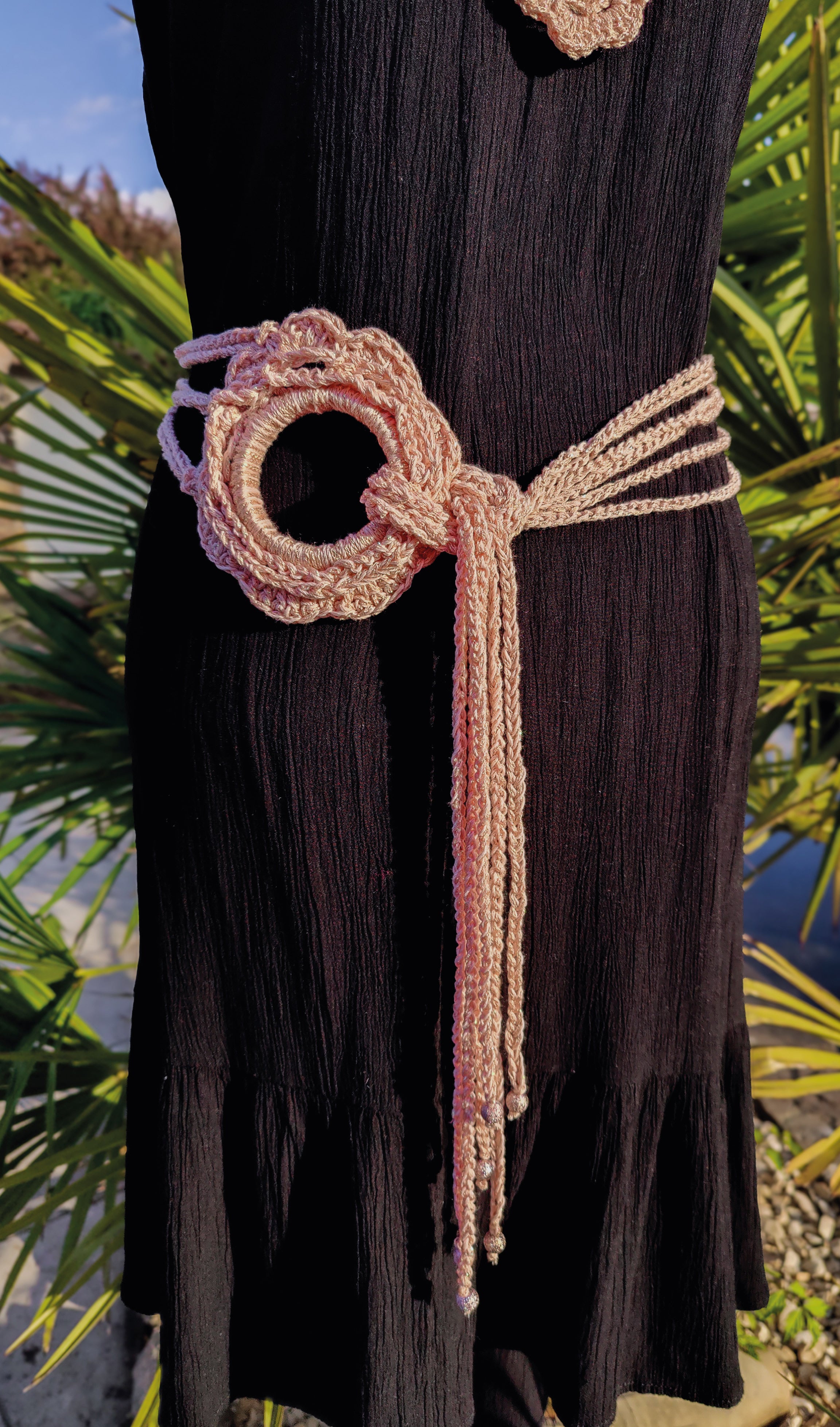 haekelkette in apricot metallic mit blumenanhänger sommerschmuck schmuck halskette kette guertel
